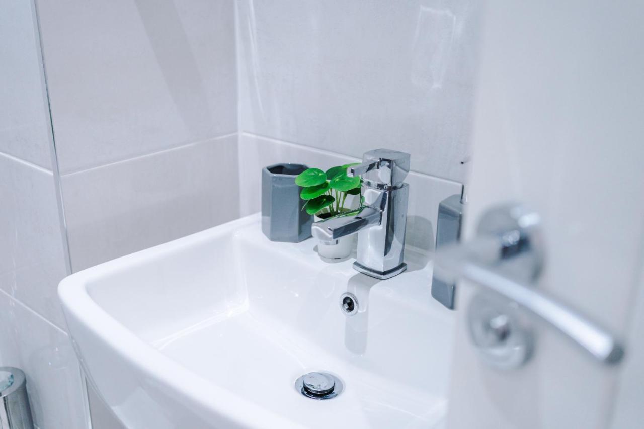 ✰Onpoint - Modern 2 Bed Apartment Close To Centre✰ Leeds  Bagian luar foto